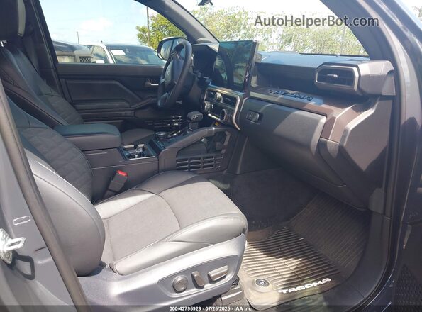 3TYLC5LN0ST016423 2025 TOYOTA TACOMA HYBRID Gray Սալոնի դիմացի տեսք