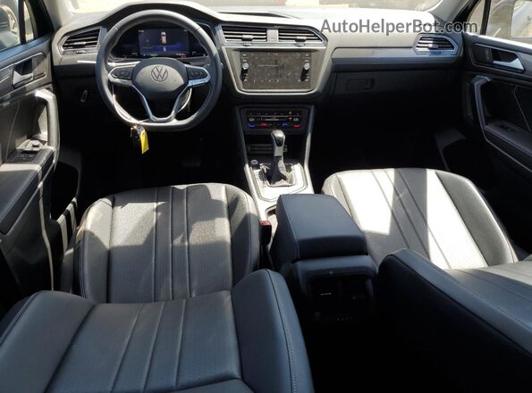 3VV3B7AX0PM061515 2023 VOLKSWAGEN TIGUAN Black Widok deski rozdzielczej