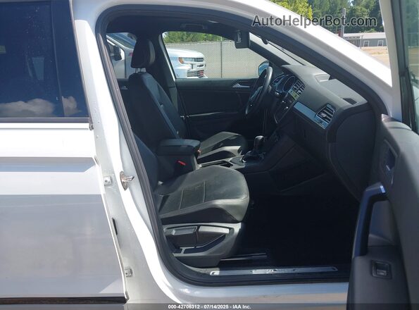 3VV3B7AX2MM108894 2021 VOLKSWAGEN TIGUAN White Widok wnętrza z przodu