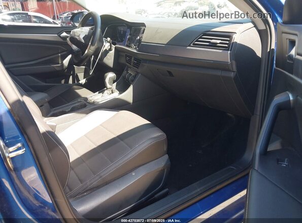 3VWEM7BUXPM053845 2023 VOLKSWAGEN JETTA Синий Вид салона спереди