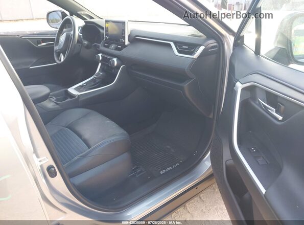 4T3E6RFV1LU001704 2020 TOYOTA RAV4 HYBRID Серебряный Вид салона спереди
