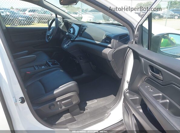 5FNRL6H68RB016472 2024 HONDA ODYSSEY Белый Вид салона спереди