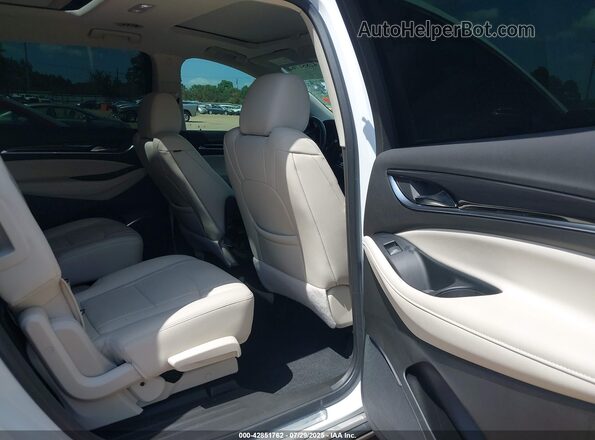 5GAERBKW9PJ271959 2023 BUICK ENCLAVE White Widok naklejki z numerem VIN