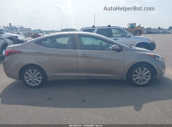 5NPDH4AE4GH652998 2016 HYUNDAI ELANTRA Gold Widok wnętrza z tyłu