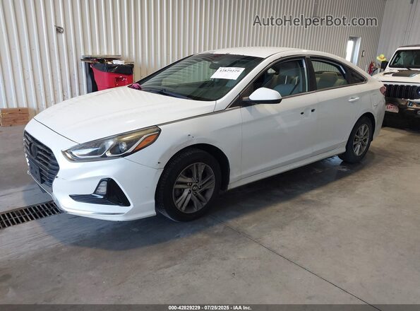 5NPE24AF7JH594925 2018 HYUNDAI SONATA Белый Передняя левая четверть