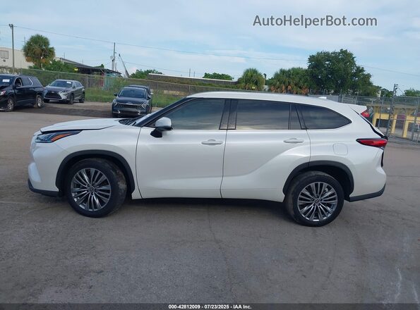 5TDFZRAH1MS070280 2021 TOYOTA HIGHLANDER White Вид задньої частини салону