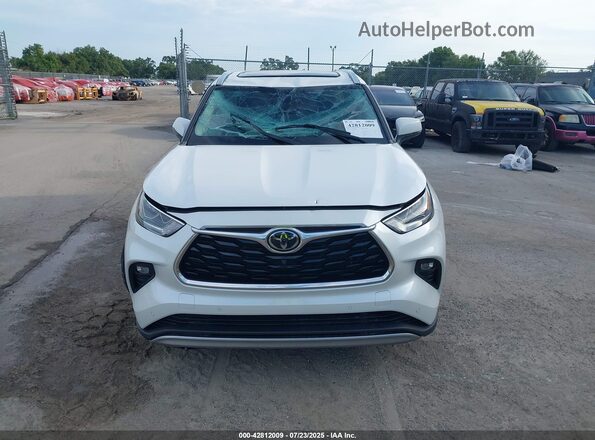 5TDFZRAH1MS070280 2021 TOYOTA HIGHLANDER White Вид панелі приладів