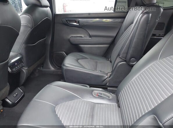 5TDLZRBH0MS080638 2021 TOYOTA HIGHLANDER Gray VIN կոդի պիտակի տեսք