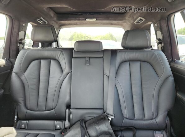5UXCX6C0XL9C89042 2020 BMW X7 Gray Widok tylnych siedzeń