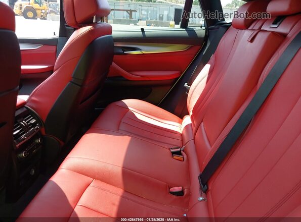 5UXKU2C34H0U28954 2017 BMW X6 Silver VIN կոդի պիտակի տեսք