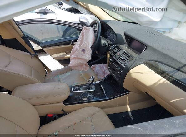 5UXWX9C50H0D98518 2017 BMW X3 Gray Widok wnętrza z przodu