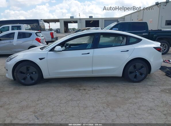 5YJ3E1EB9NF239084 2022 TESLA MODEL 3 White უკანა სალონის ხედი