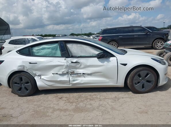 5YJ3E1EB9NF239084 2022 TESLA MODEL 3 White ხელსაწყოთა პანელის ხედი