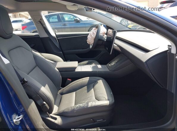 5YJ3E1EB9SF932149 2025 TESLA MODEL 3 Blue წინა სალონის ხედი