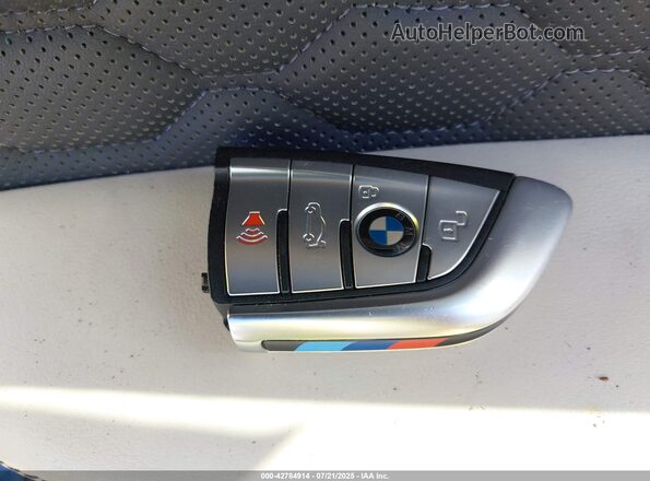 5YMJU0C08M9D94363 2021 BMW X5 White Vista del salpicadero