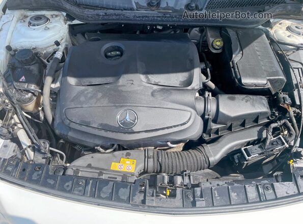 WDCTG4EB4JJ449424 2018 MERCEDES-BENZ GLA-CLASS White Widok deski rozdzielczej