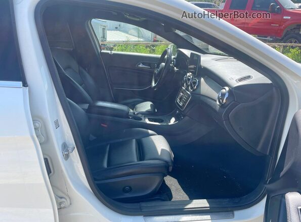 WDCTG4EB4JJ449424 2018 MERCEDES-BENZ GLA-CLASS White Widok z tyłu