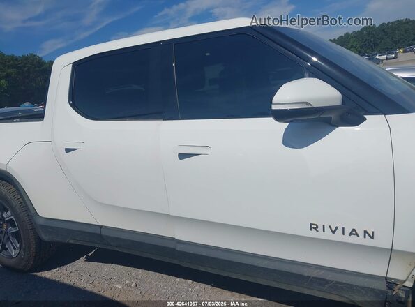 7FCTGAAL8NN002767 2022 RIVIAN R1T White Սալոնի 360 աստիճան տեսք