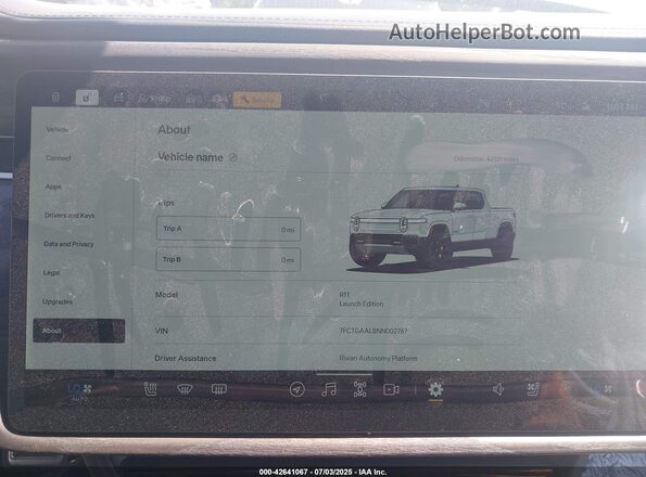 7FCTGAAL8NN002767 2022 RIVIAN R1T White Հետևի նստատեղերի տեսք