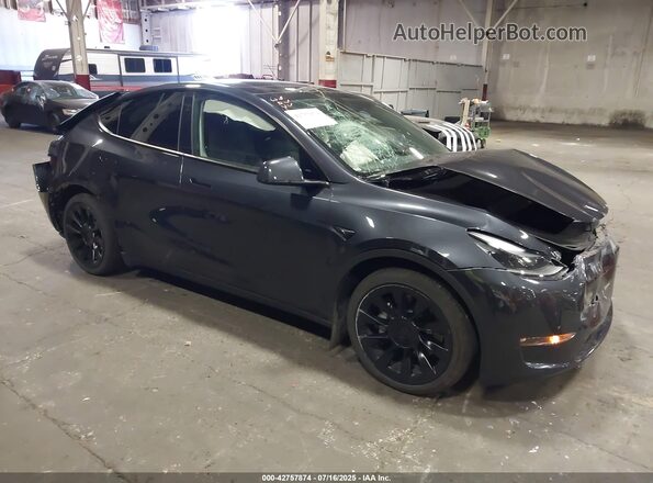 7SAYGAEE2RF071436 2024 TESLA MODEL Y Gray Առջևի աջ