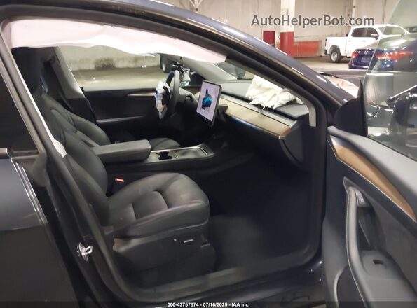 7SAYGAEE2RF071436 2024 TESLA MODEL Y Gray Սալոնի դիմացի տեսք