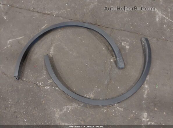 7SAYGAEE2RF071436 2024 TESLA MODEL Y Gray Սարքավորումների վահանակի տեսք