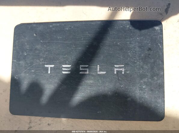 7SAYGAEE2RF071436 2024 TESLA MODEL Y Gray Առջևի վահանակի տեսք