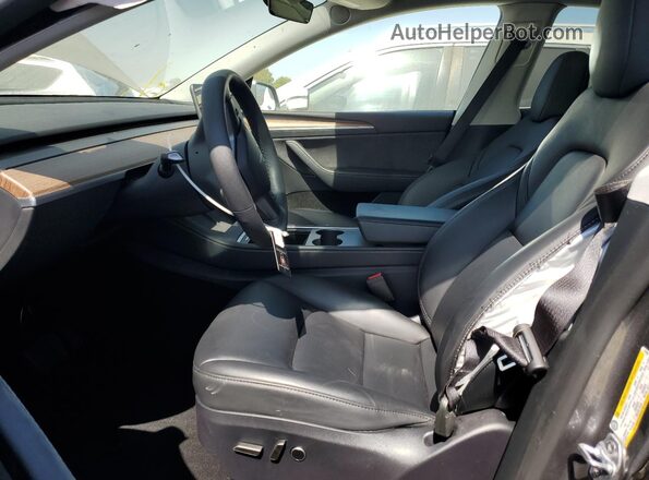 7SAYGDED4SF216006 2025 TESLA MODEL Silver Widok wnętrza z przodu