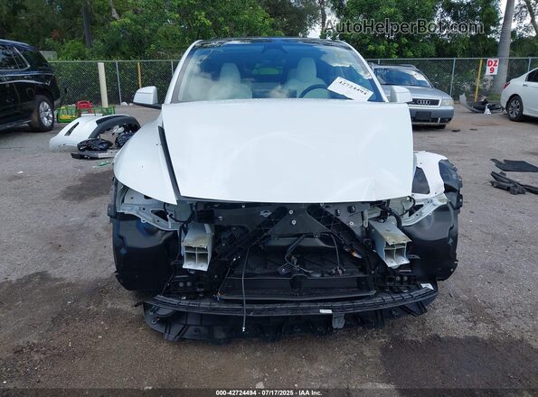 7SAYGDEDXTF378062 2026 TESLA MODEL Y White Widok wnętrza z tyłu