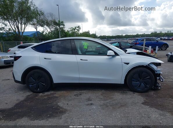 7SAYGDEDXTF378062 2026 TESLA MODEL Y White Widok wnętrza 360 stopni