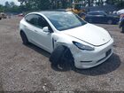 2025 Tesla Model Y Long Range Dual Motor All-wheel Drive White vin: 7SAYGDEE6SF293100