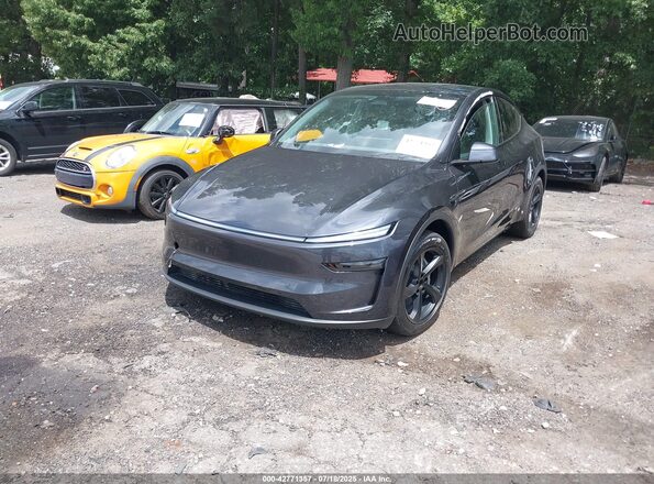 7SAYGDEE7TA385847 2026 TESLA MODEL Y Gray Przód lewy