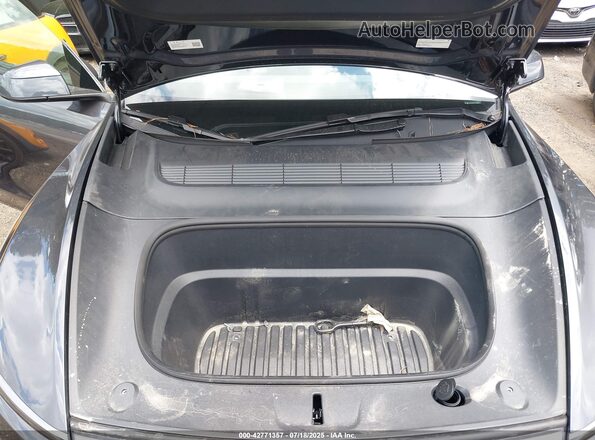 7SAYGDEE7TA385847 2026 TESLA MODEL Y Gray Widok wnętrza z tyłu