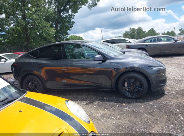7SAYGDEE7TA385847 2026 TESLA MODEL Y Gray Widok zestawu wskaźników