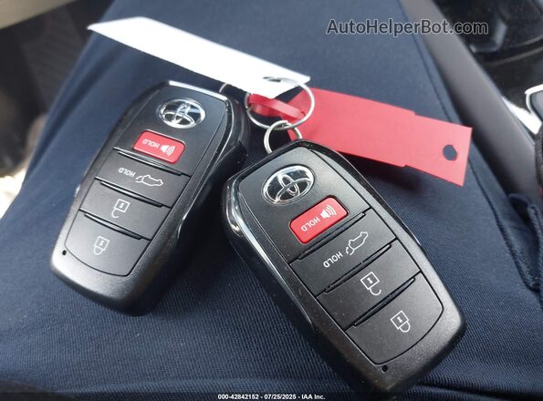 7SVAAABA8SX068611 2025 TOYOTA SEQUOIA Gray წინა პანელის ხედი