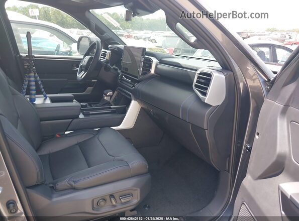 7SVAAABA8SX068611 2025 TOYOTA SEQUOIA Gray წინა სალონის ხედი