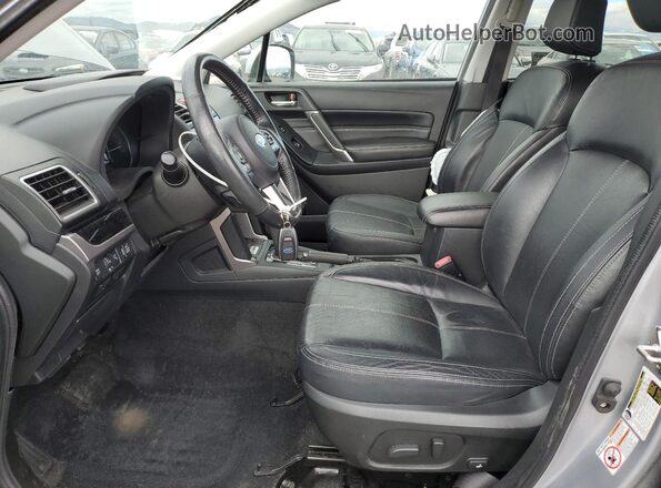 JF2SJAWC1JH611950 2018 SUBARU FORESTER 2.5I TO Серебряный Вид салона спереди