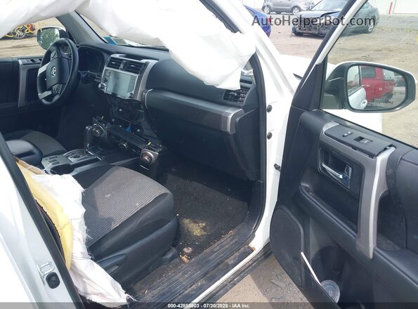 JTEEU5JR1M5245463 2021 TOYOTA 4RUNNER White წინა სალონის ხედი