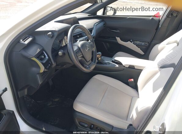 JTHP3JBH7N2052671 2022 LEXUS UX 200 White Вид салону спереду