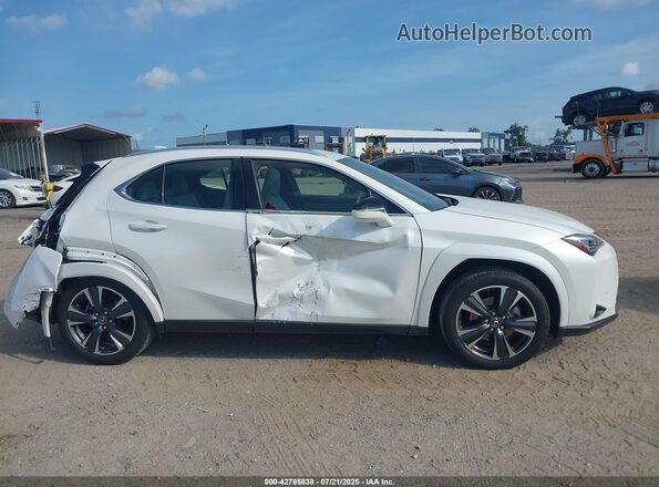 JTHP3JBH7N2052671 2022 LEXUS UX 200 White Вид задньої частини салону