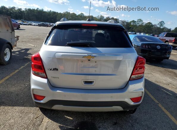 KL7CJLSM2MB375665 2021 CHEVROLET TRAX Silver Вид ззаду