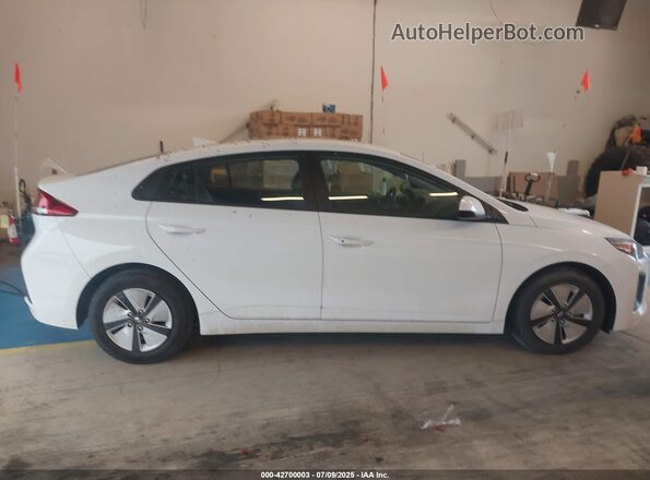 KMHC65LC6MU246382 2021 HYUNDAI IONIQ HYBRID White Widok wnętrza z tyłu