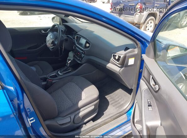 KMHC65LCXJU072814 2018 HYUNDAI IONIQ HYBRID Blue Front interior view