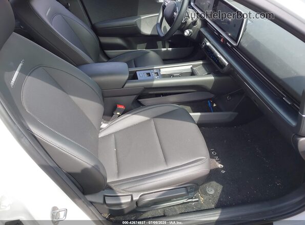 KMHM34AC3PA045667 2023 HYUNDAI IONIQ 6 White Front interior view
