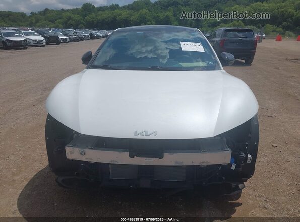 KNDC5DLE5P5133816 2023 KIA EV6 Белый Вид задней части салона