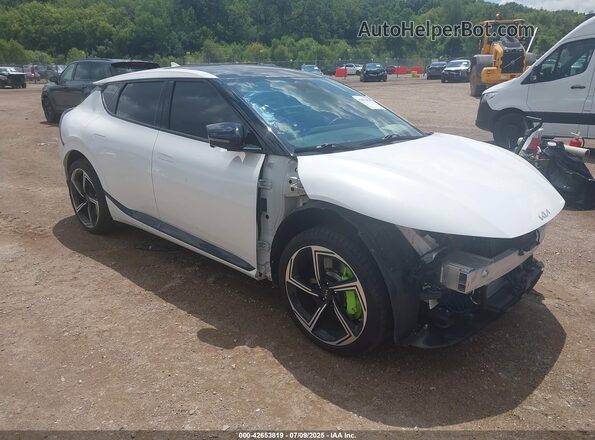 KNDC5DLE5P5133816 2023 KIA EV6 Белый Передняя правая четверть