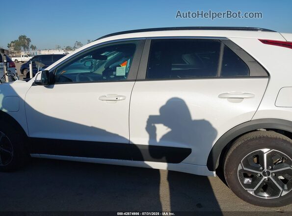 KNDCS3LF7S5231590 2025 KIA NIRO White 
