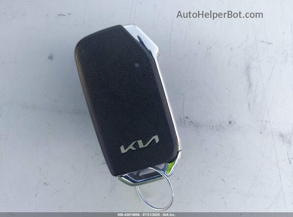 KNDCS3LF7S5231590 2025 KIA NIRO White Widok deski rozdzielczej