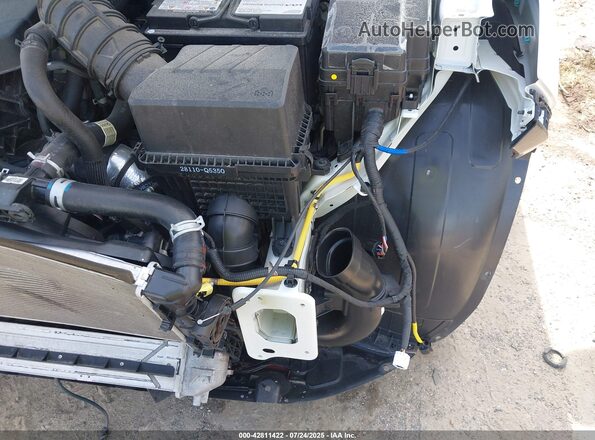 KNDETCA2XM7199487 2021 KIA SELTOS White 