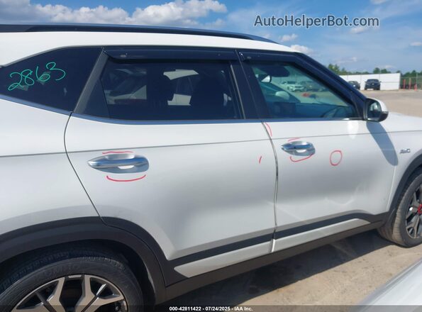 KNDETCA2XM7199487 2021 KIA SELTOS White სალონის 360-გრადუსიანი ხედი